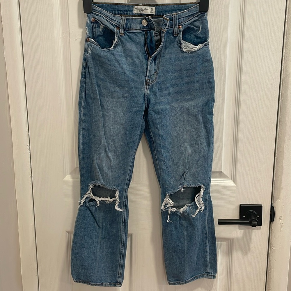 Abercrombie Curve Love High Rise Skinny Jean Medium Destroy Size 26 Short